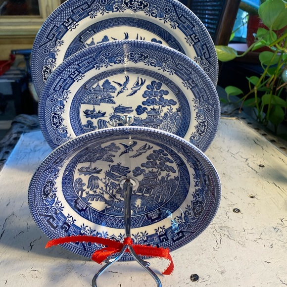 Blue Willow 3 Tired Cupcakes Stand - Picture 6 of 11